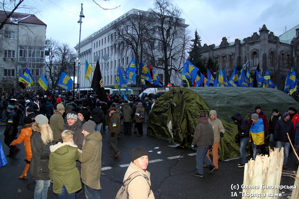 Блокування Банкової, встановлення наметів. Євромайдан 8.12.2013 (фото, відео)