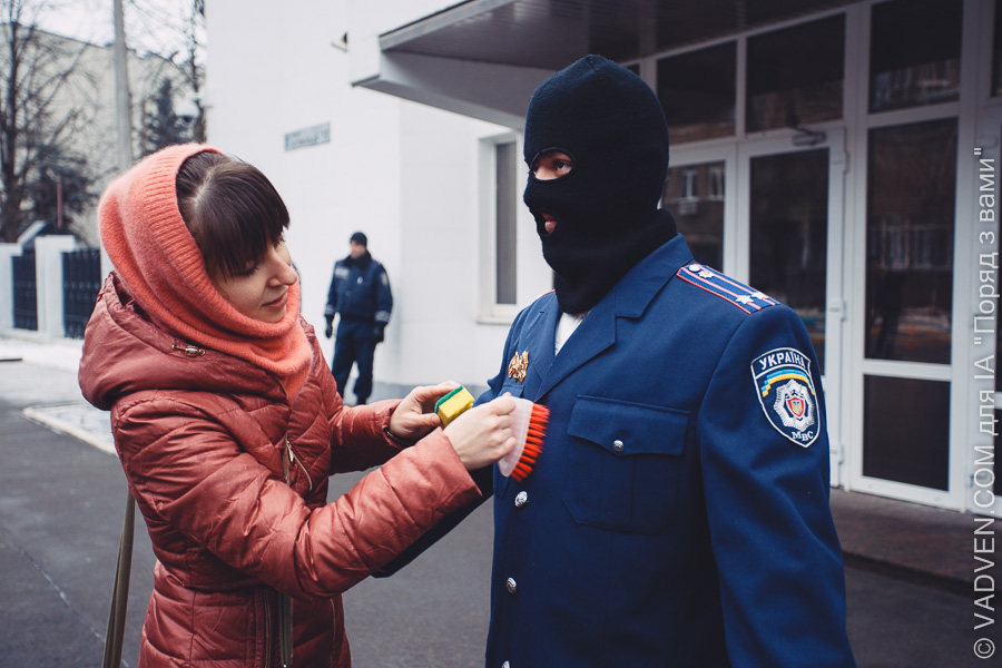 У день міліції активісти почистили їхній мундир (ФОТО)