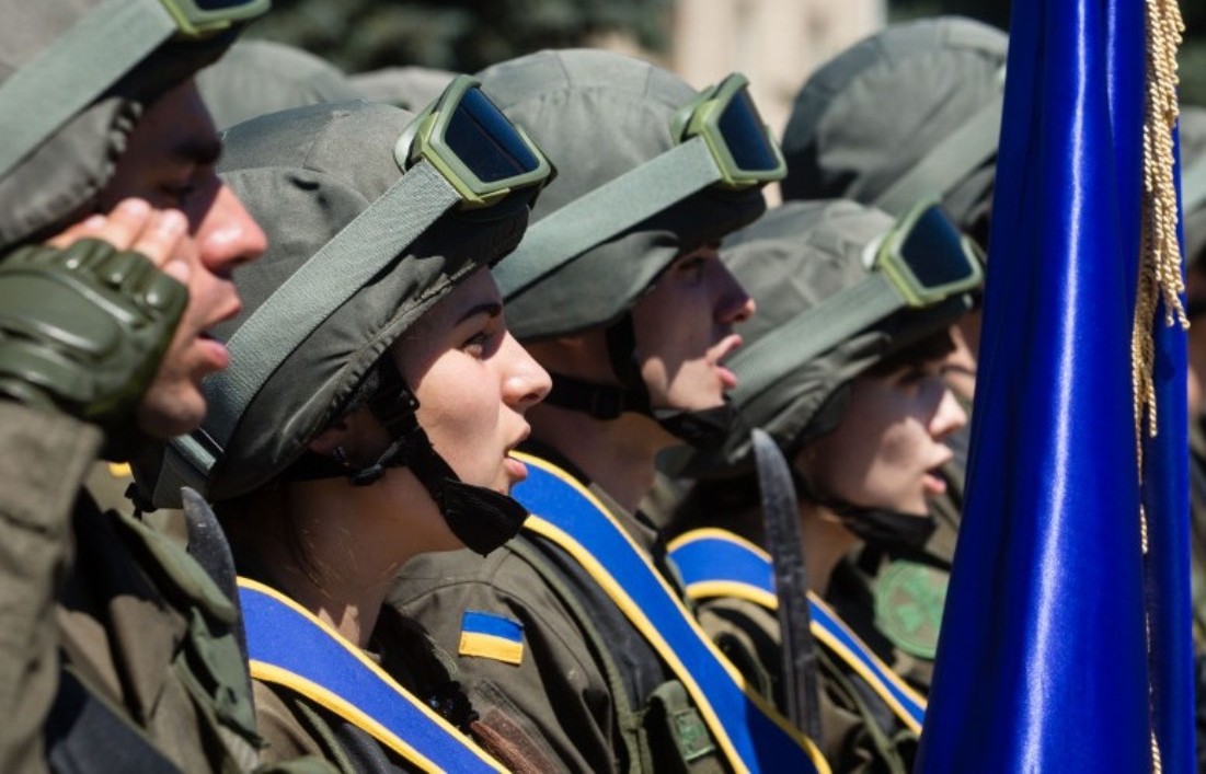 Берці замість шпильок: як українки на фронті стають снайперами та розвідниками